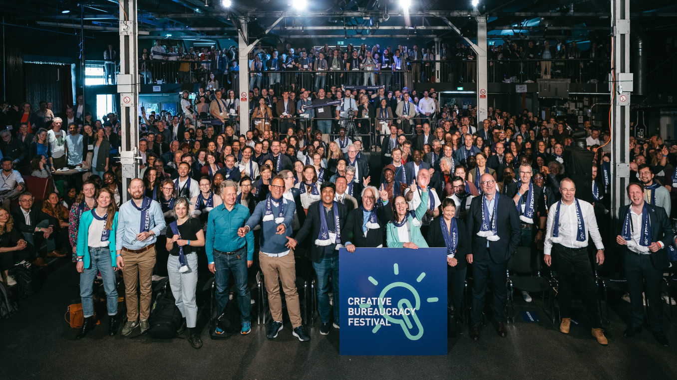 big crowd of Creative Bureaucrats celebrating and standing together for a photo